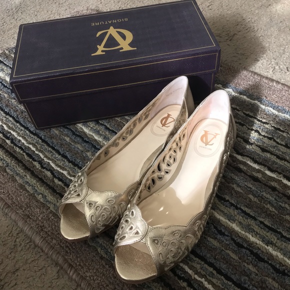 VC Vince Camuto Flats - Picture 3 of 8